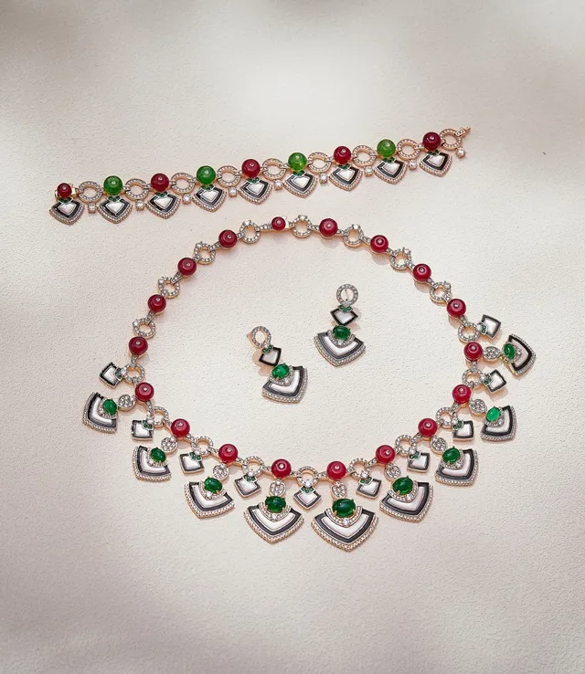 Aretes de oro verde geométrico con motivo en forma de abanico, inlay de esmalte blanco y negro 2