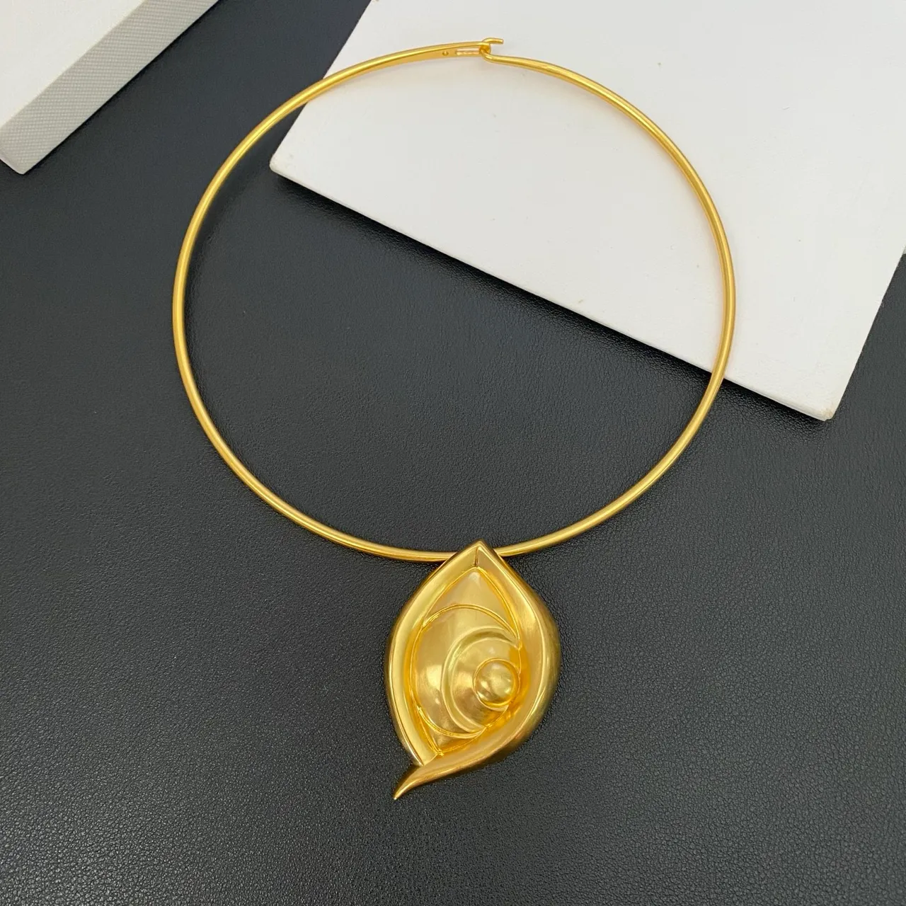 Gold Leaf-Shaped Pendant Necklace 6