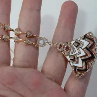 Collier pendentif en or multicolore émail géométrique