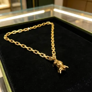 Collier chaîne rectangulaire dorée