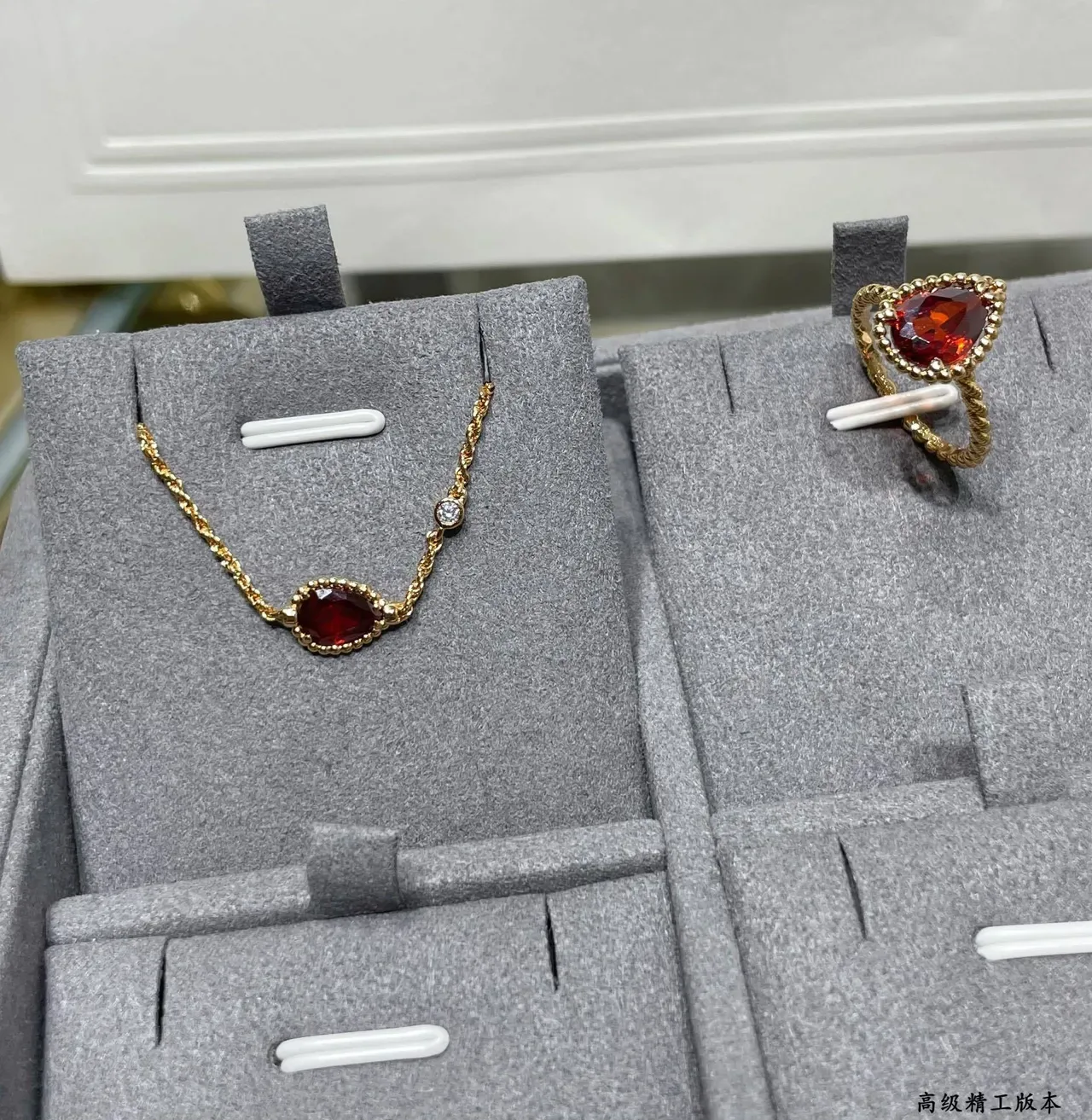 Bracelet chaîne corde dorée rougePavé charme de cœur 3