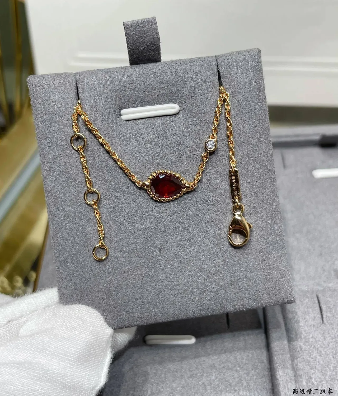 Bracelet chaîne corde dorée rougePavé charme de cœur 6