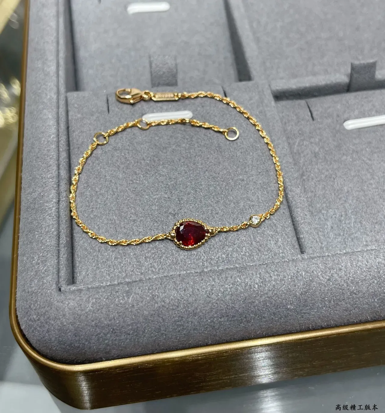 Bracelet chaîne corde dorée rougePavé charme de cœur 7