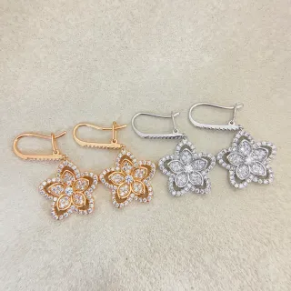 أقراط Pavé-Set باللون الذهبي والفضي على شكل زهرة