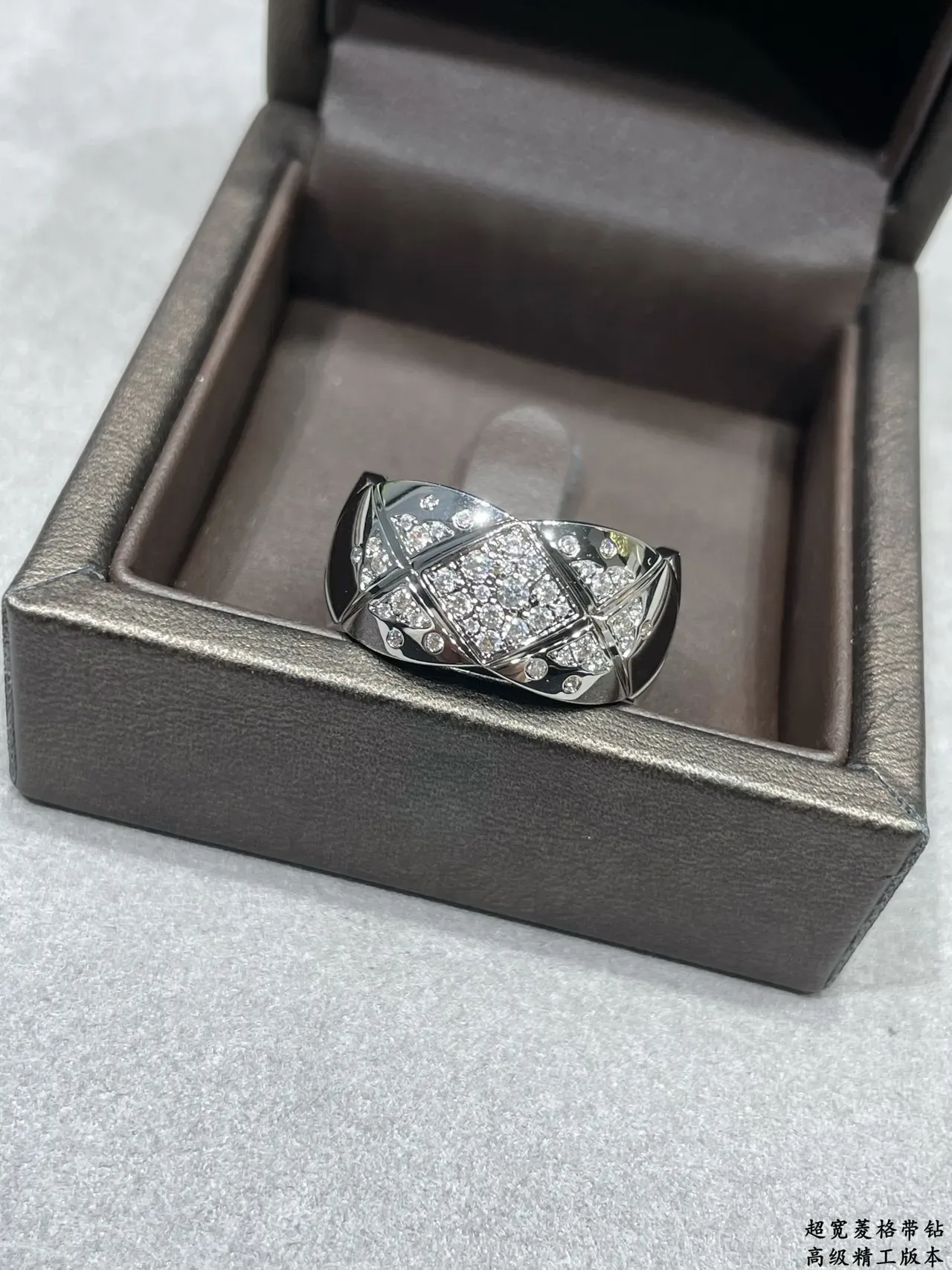 Gold Silver Quilted Geometric Band Pavé-Set Stones Ring 7