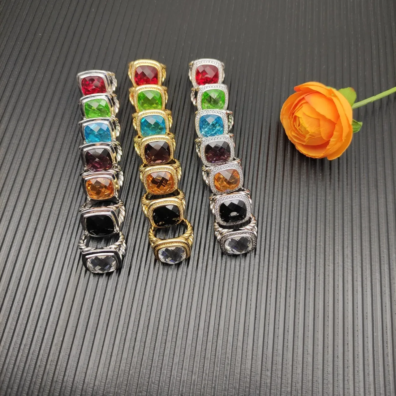 Bagues en pierres multicolores de coupe carrée facetée en ton doré 4