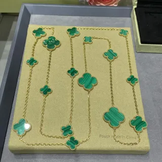 গোল্ড-টোন মালাকাইট চার পাতার ক্লোভার মোটিফ চেইন নেকলেস