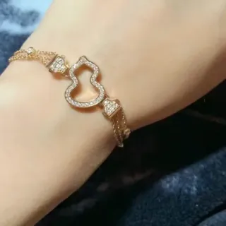 سوارة بلون ذهبي باڤيه كريستال نقشة قلب