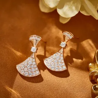أقراط ذهبية بيضاء على شكل مروحة Pavé-Set