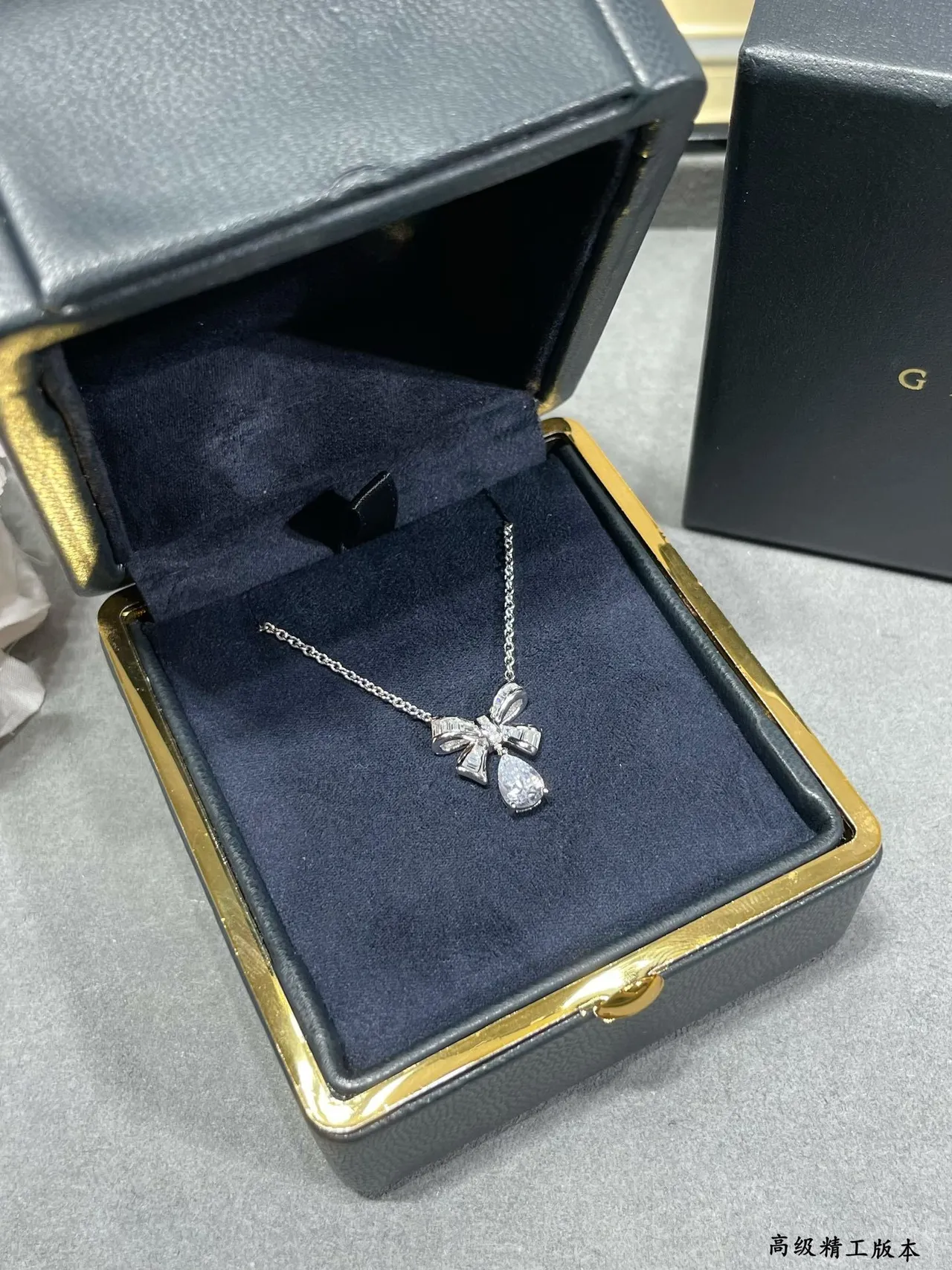 Graff Bow Silver White Pendant Baguette-Cut Side Stones Necklace 5