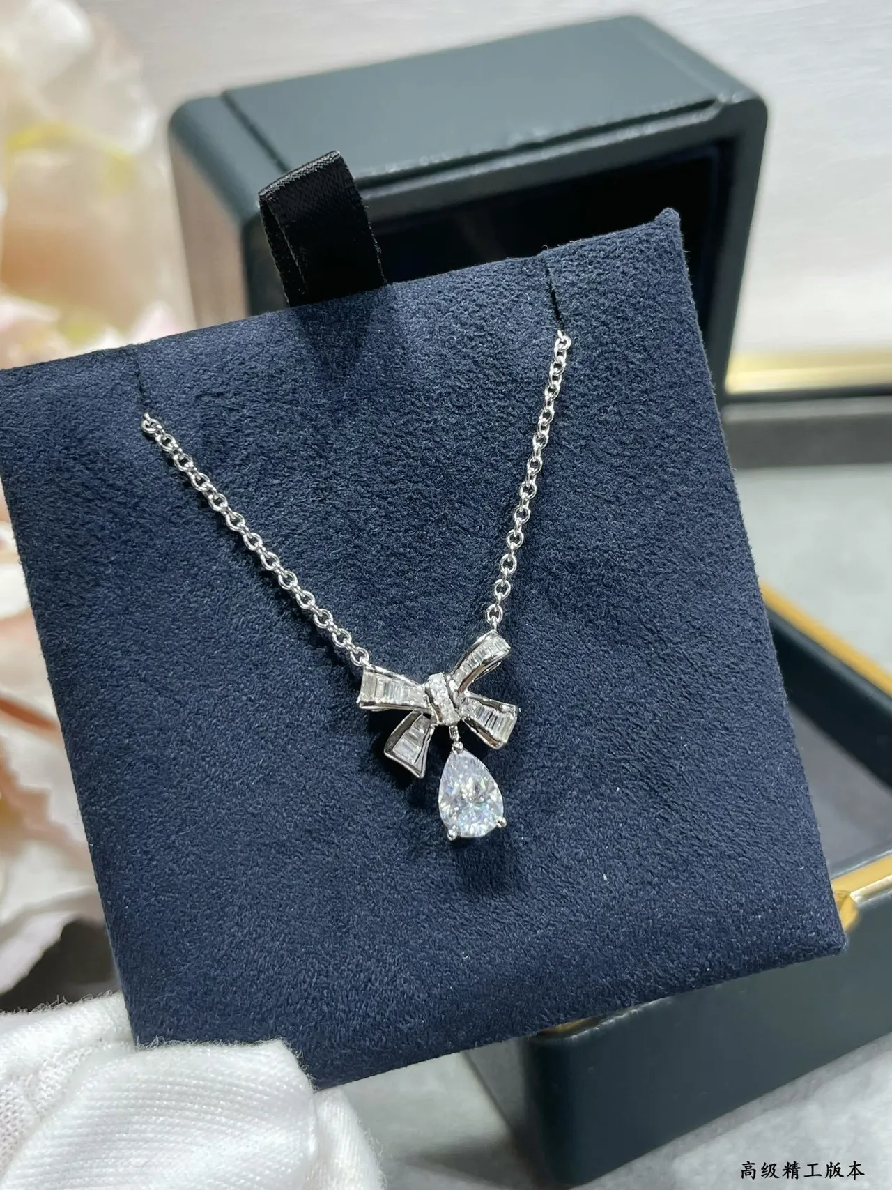 Graff Bow Silver White Pendant Baguette-Cut Side Stones Necklace 7
