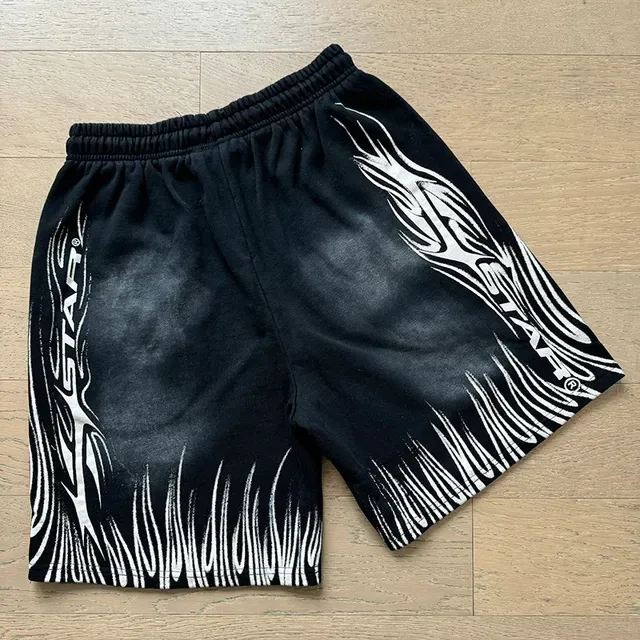 গ্রাফিক প্রিন্ট এলাস্টিক ওয়েস্ট ড্রস্ট্রিং শর্টস 17