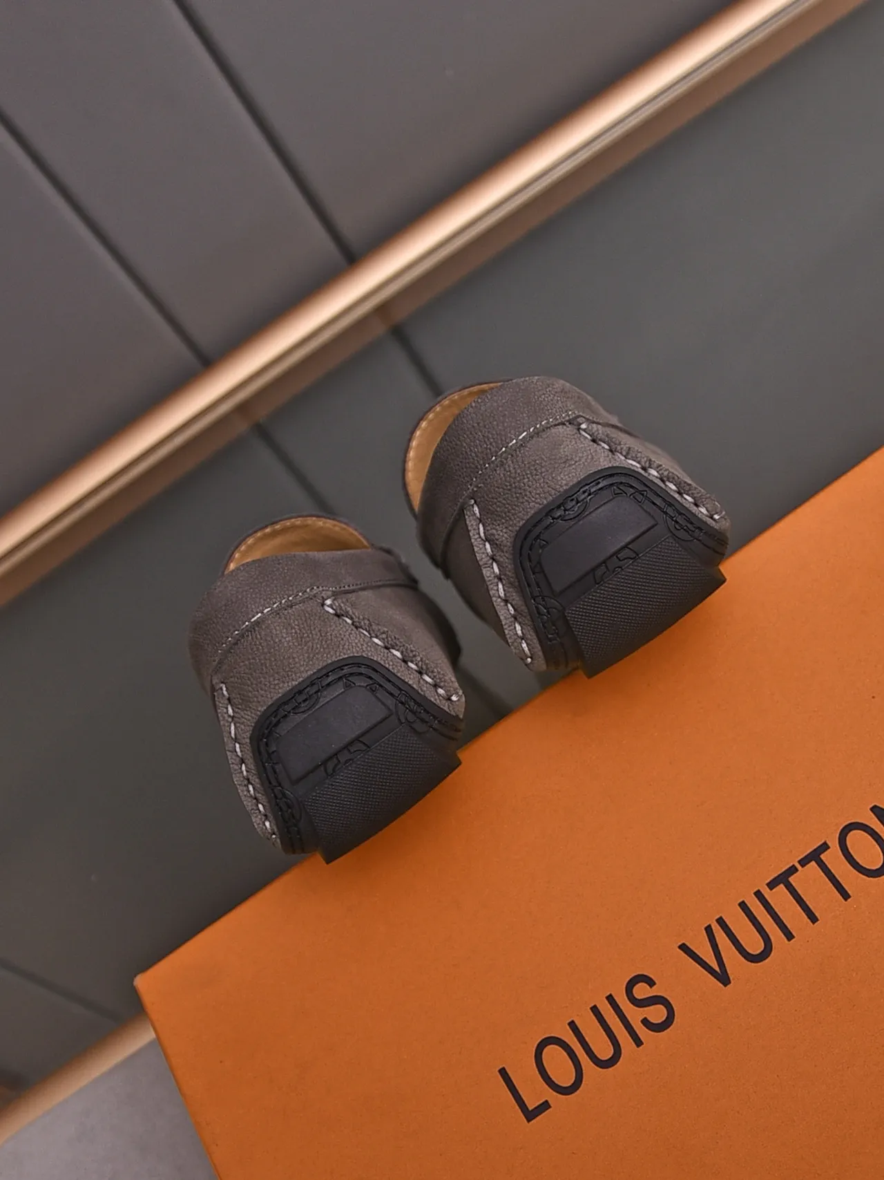 Gray Black Textured Pebbled Leather Moc-Toe Stitching Loafer 3