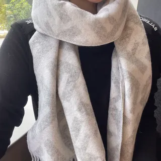 Bufanda de Cachemira Gris Oversized con Flecos