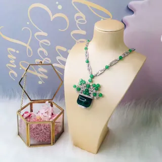 সবুজ রূপালি ফুলের পাত্র লটকন কাবোচন মণি মালা