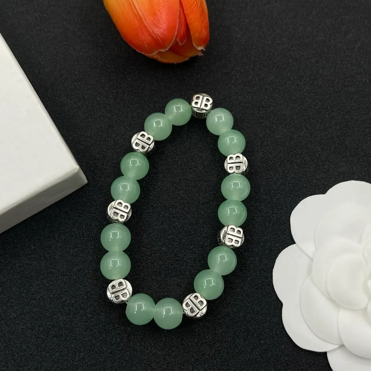 Bracelete de contas de pedra verde e tom prata 7