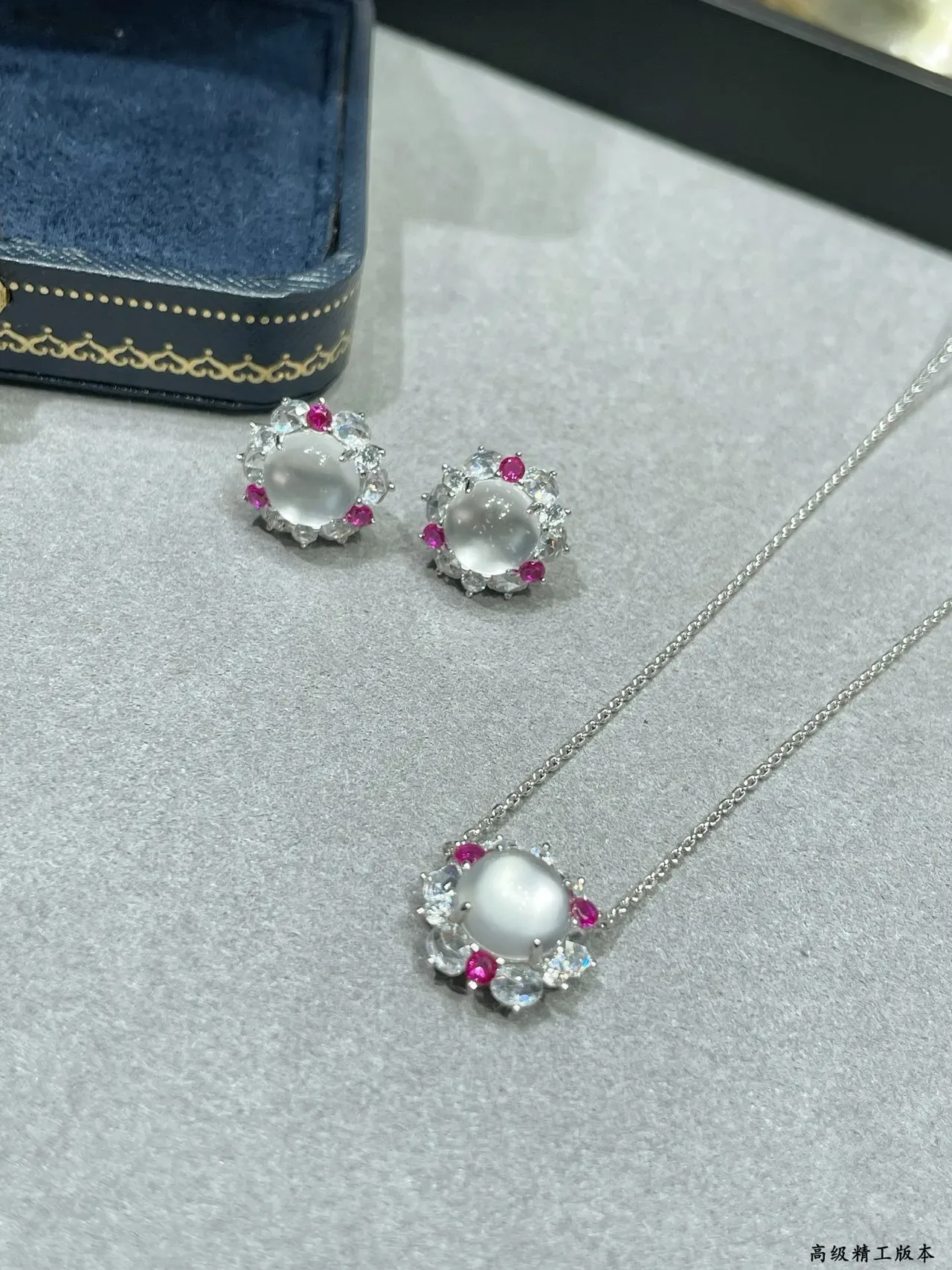 Brincos Florais Halo-Set Centro Cabochon Múltiplas Pedras 4
