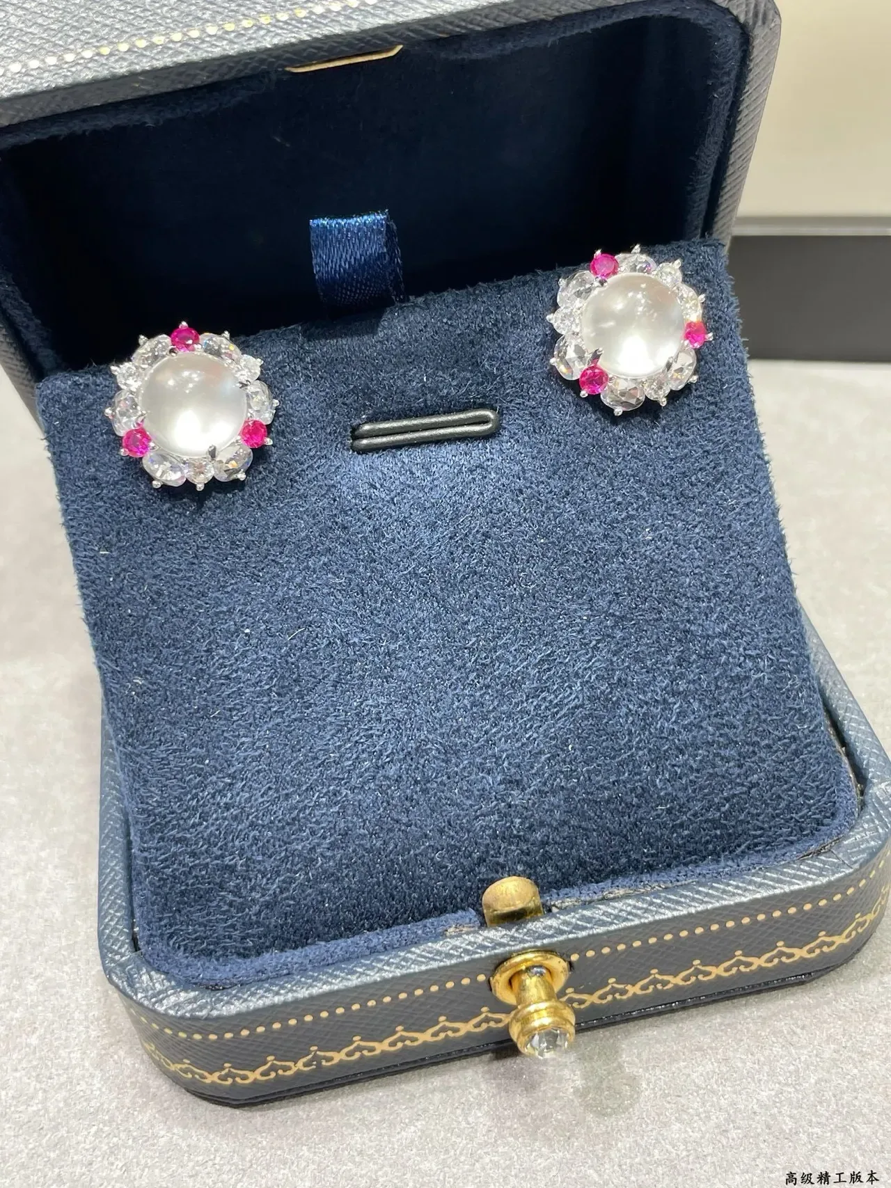 Brincos Florais Halo-Set Centro Cabochon Múltiplas Pedras 8