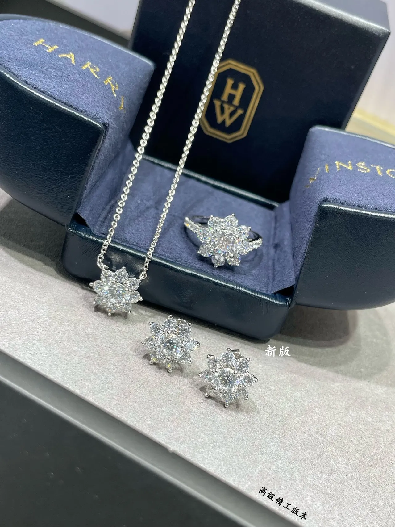 Harry Winston Floral Cluster Diamond Pendant Necklace 8