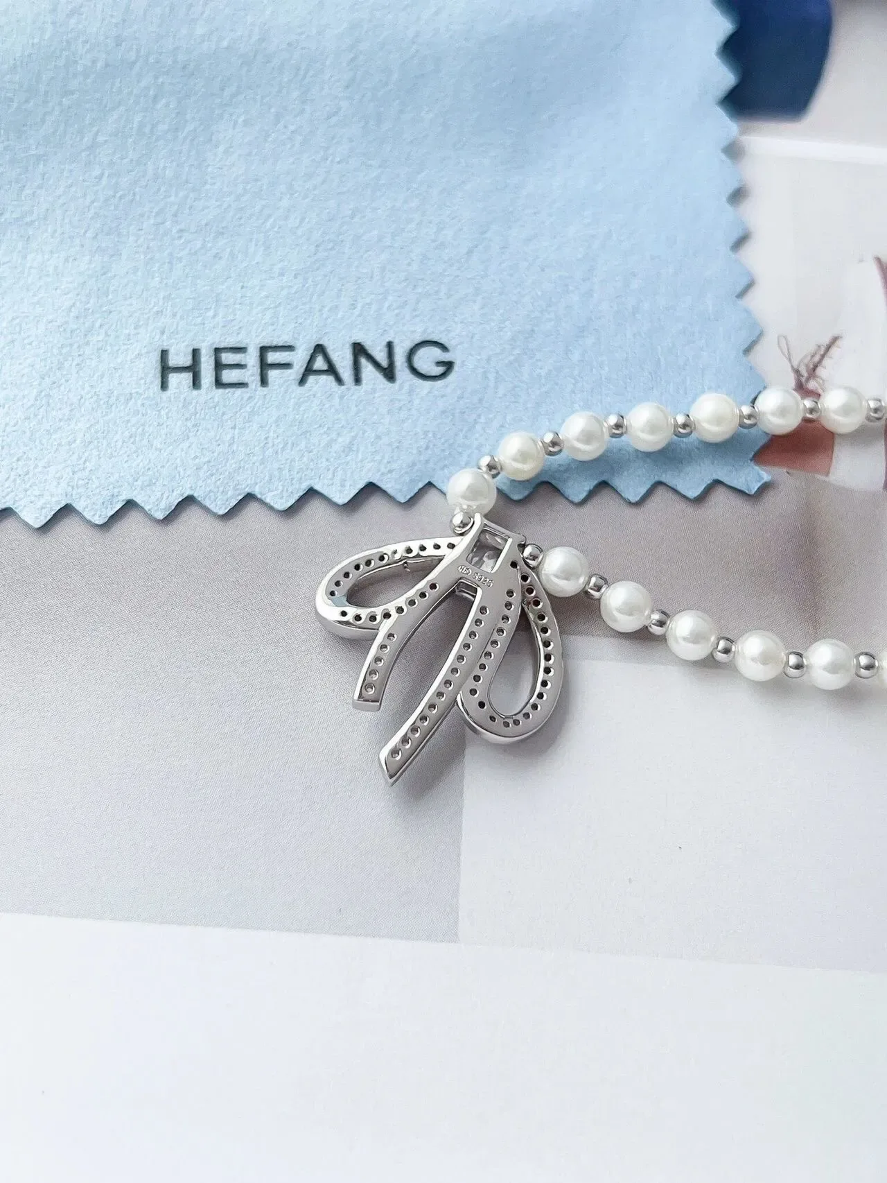 HEFANG Collier à chaîne perles bleues argentées pendentif en forme de nœud 5