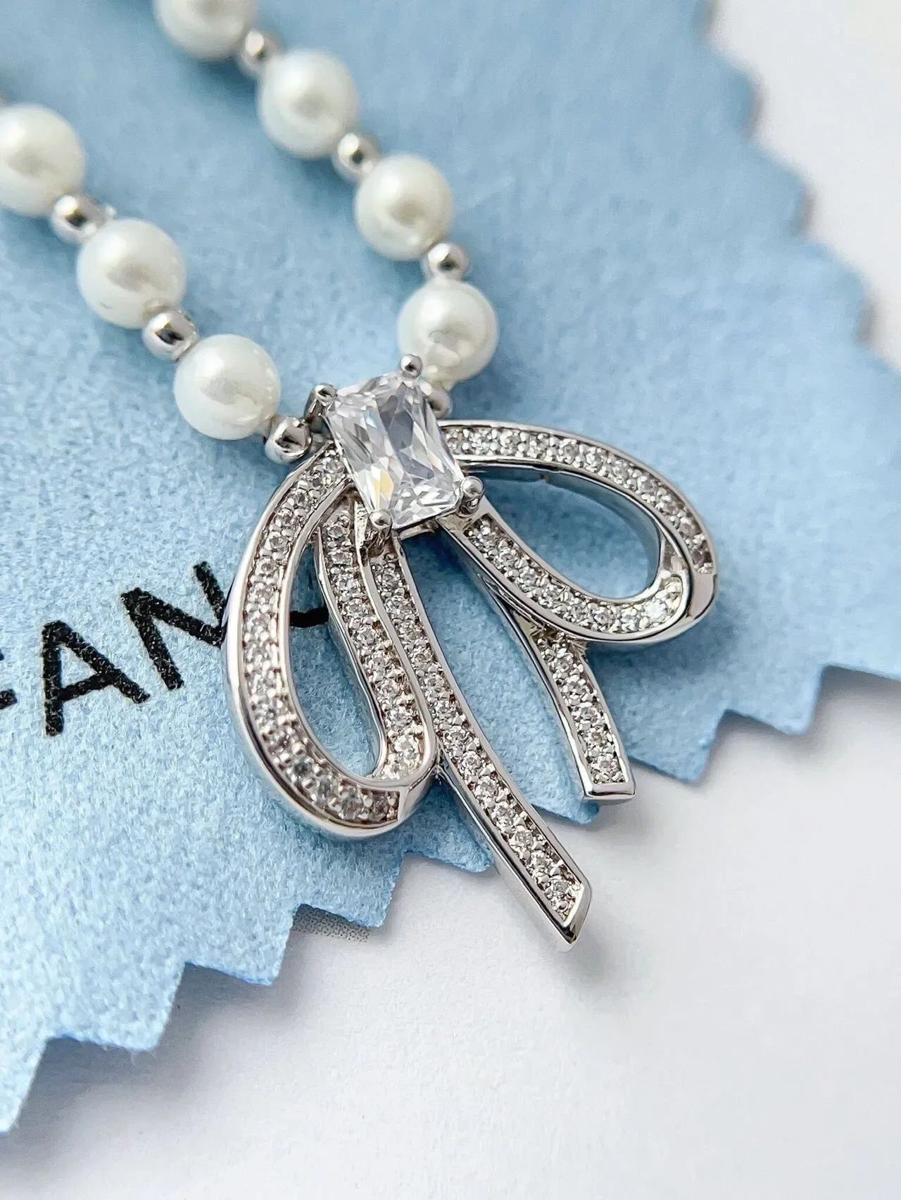 HEFANG Collier à chaîne perles bleues argentées pendentif en forme de nœud 6