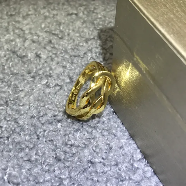 Knot-Interwoven Polished Metallic Rings 3