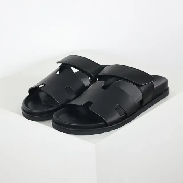 Sandales casual noir mat à double bride avec découpes 2
