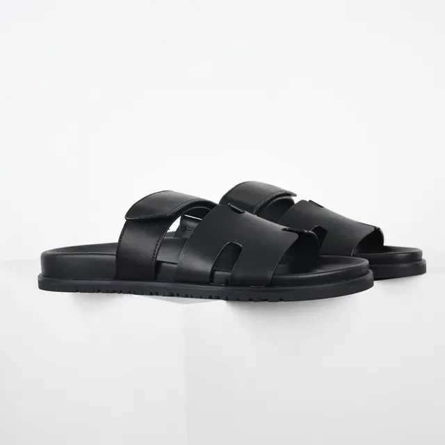 Sandales casual noir mat à double bride avec découpes 3