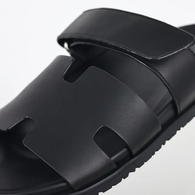 Sandales casual noir mat à double bride avec découpes 6