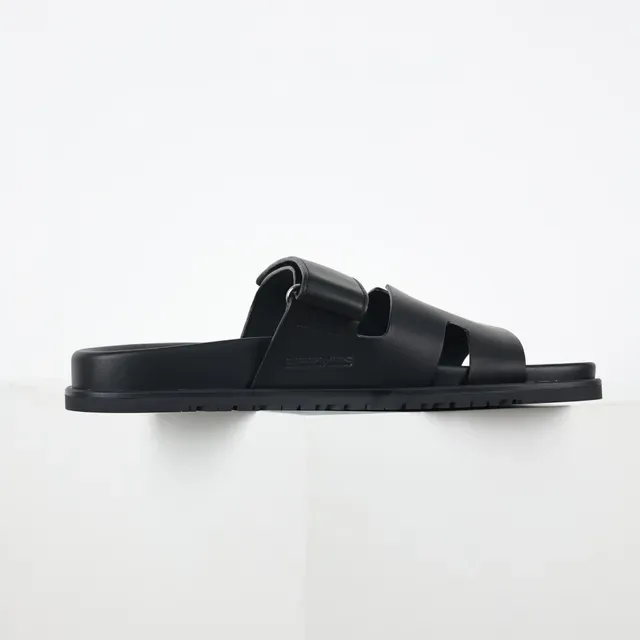 Sandales casual noir mat à double bride avec découpes 7