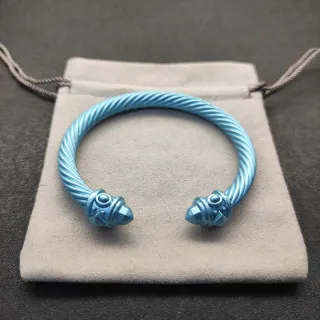 金属浅蓝色扭绞电缆手链