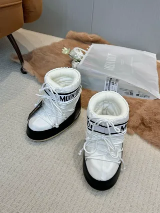মুন বুট স্টাইল সাদা এবং কালো স্নো বুটস 2