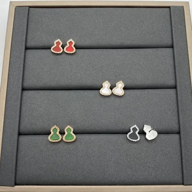 Multicolor Gourd-Shaped Silhouette Pavé Crystal Border Necklace 2