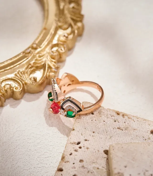 Anillo geométrico asimétrico con esmalte multistone y diamantes pavé 4