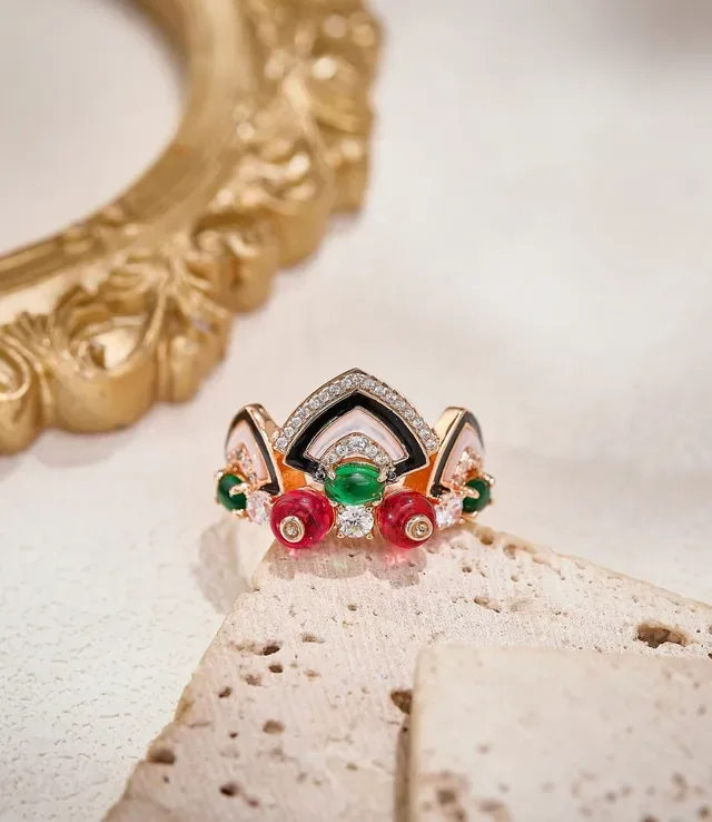 Anillo geométrico asimétrico con esmalte multistone y diamantes pavé 6