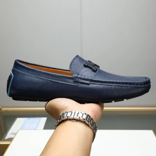 لوفر slip-on من جلد بحري pebble مع إبزيم H