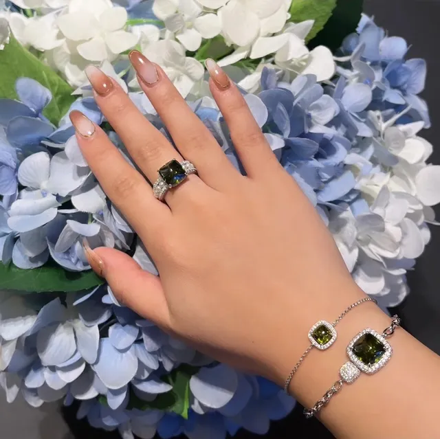 Navy Silver Chain Link Cushion-Cut Green Gemstone Bracelet 2