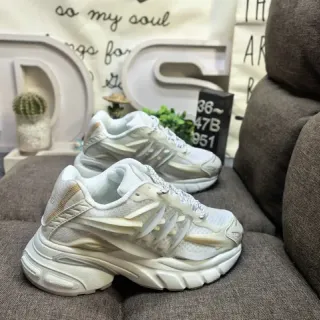 Off-White Zapatillas gruesas de estilo de vida