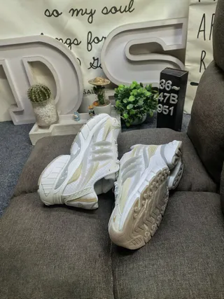 Off-White Chunky Lifestyle Sneakers 6