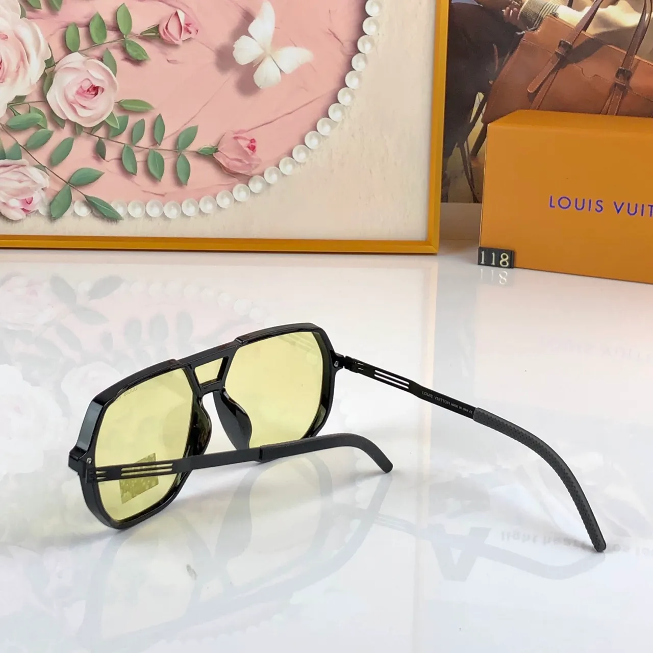 Oversized Geometric Aviator-Inspired Black Sunglasses 3