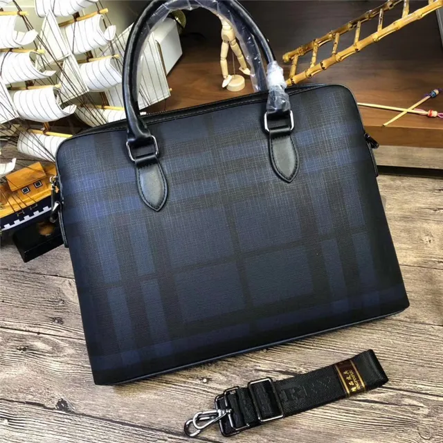 Bolsa Boston estruturada com asa superior estampado xadrez 2