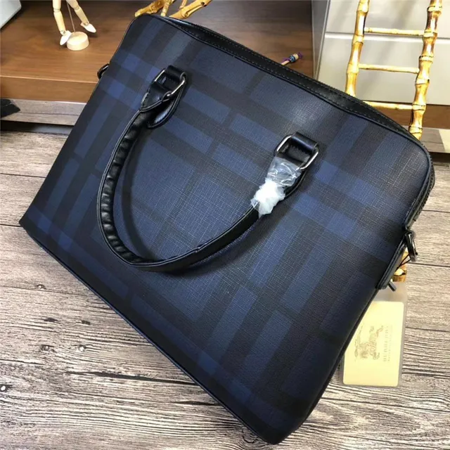 Bolsa Boston estruturada com asa superior estampado xadrez 3