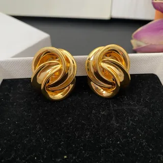 Brincos nudo entrelaçado tom dourado polido