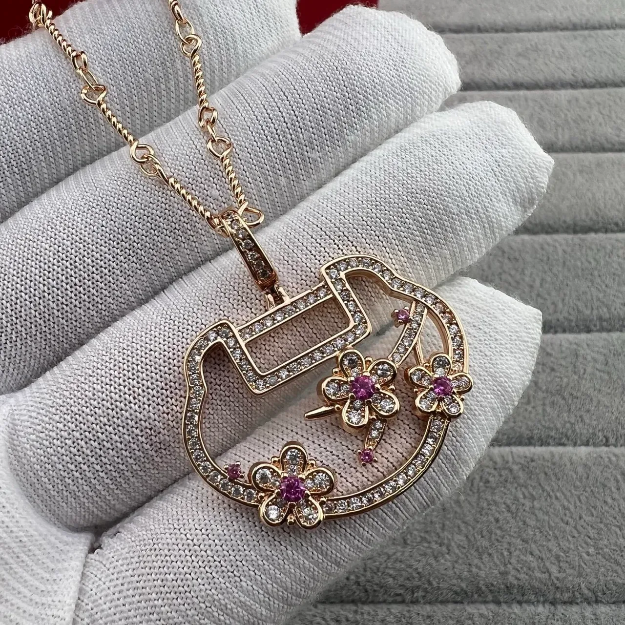 Qeelin Colar com Pingente Floral de Gemas Dourado 5