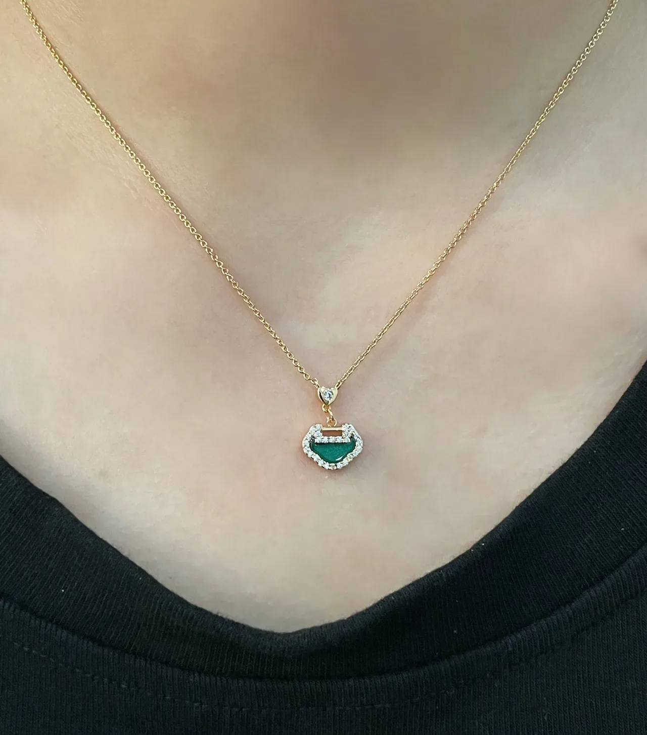 qeelin Wulu Green Gold Heart-Shaped Pendant Pavé-Set Stones Necklace 9
