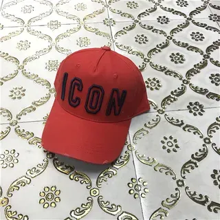 قبعة بيسبول حمراء مطرزة 'ICON' لوجو أمامي