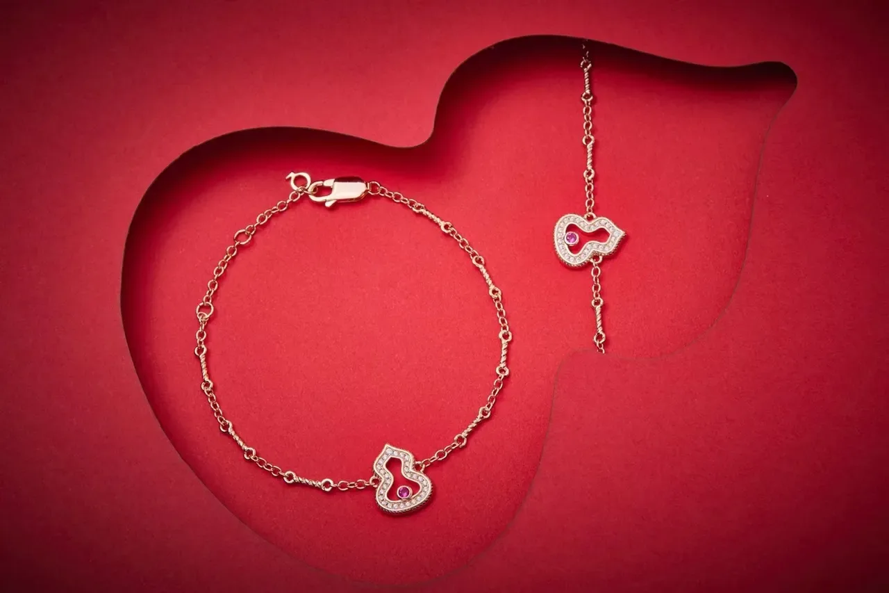 Red Gold Twisted-Link Chain Heart-Shaped Openwork Pendant Necklace 4