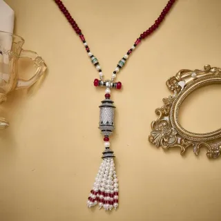 লাল সাদা মণি টাসল পেন্ডেন্ট নেকলেস