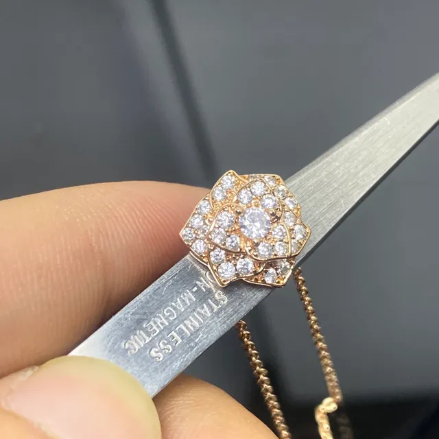 Rose-Shaped Pavé Diamond Pendant Necklace 3