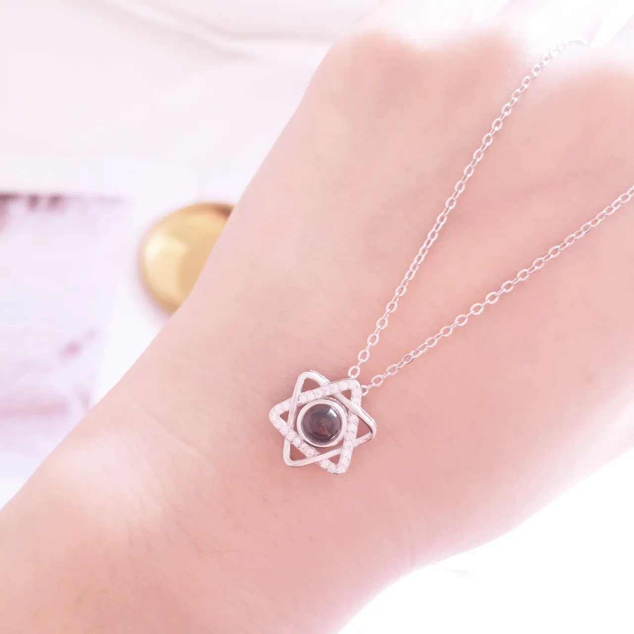 Collar con dije en forma de estrella plateado negro 2